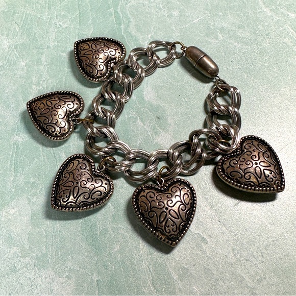 Vintage Jewelry - Vintage large heart charm bracelet with links silver tone